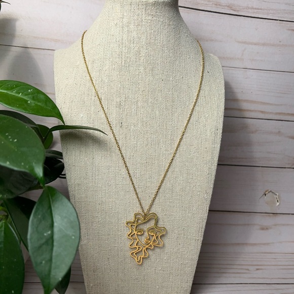 Gold Minimalist Woman’s Face Outline Necklace - Artsy Trendy Necklace - Picture 11 of 16